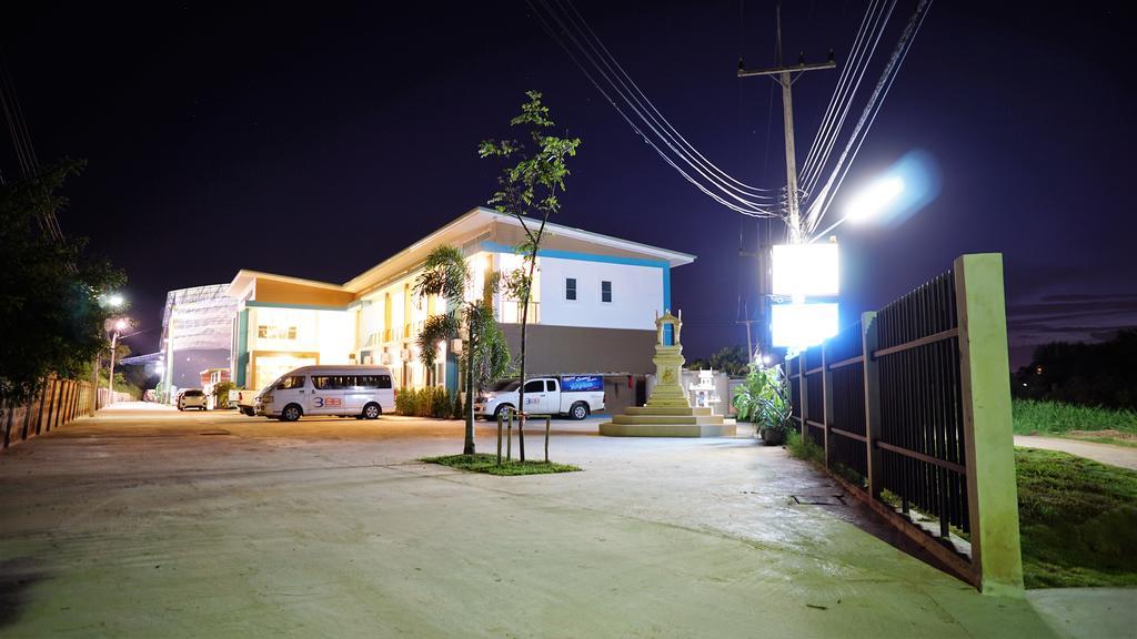The Color Place Nakhonratchasima Esterno foto
